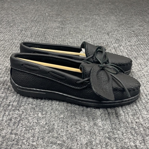 Minnetonka Women’s Moosehide Classic Moccasins (2926) - Picture 4 of 8